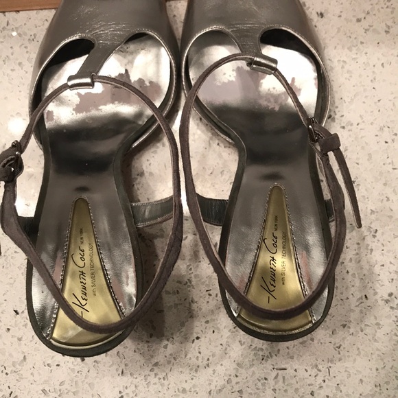 Kenneth Cole Silver t-strap high heels - Picture 7 of 8